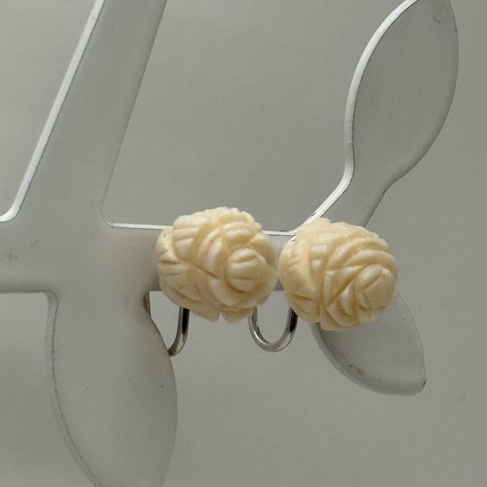 Vtg carved bone Rose floral screw back Earrings